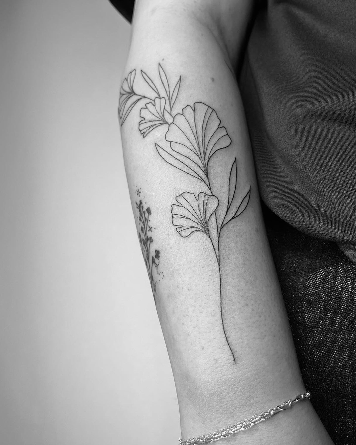 Minimalist & Botanical tattoo at Beach Park Tattoo Kailua